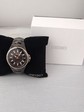 Seiko Coutura Solar SNE506P9